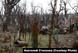 Donbasdaky araçägi Ukrainanyň goşunlarynyň hem Orsýetiň goldawynda bolan güýçleriň uruş liniýasy bölýär.