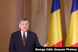 Crin Antonescu este susținut de partidele aflate la guvernare - PSD-PNL-UMDR.