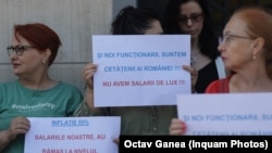 Angajați ai Primăriei Municipiului București protestează de teama scăderii veniturilor. Parte din ele vin din sporuri. Majorarea salariilor a fost mai greu de obținut. București, 2 iulie 2025. Inquam Photos / George Călin