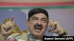 شیخ رشید وايي، د سیند امنیت په موخه پولیسو ته هر ډول وسلې ورکوي - د ارشیف انځور