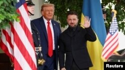 Президентът на САЩ Доналд Тръмп посреща украинския си колега Володимир Зеленски в Белия дом, 18 август.