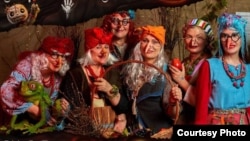 Banner promoțional pentru Necrocomicon, un festival de benzi desenate care era programat să aibă loc la Sankt Petersburg în perioada 1-2 noiembrie. 