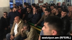 Протестующие обсуждают свои действия, Степанакерт, 4 июня 2018 г․