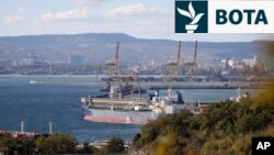 Një cisternë nafte në Novorosisk, ku gjendet njëra prej qendrave më të mëdha për prodhim të naftës dhe nënprodukteve të saj në jug të Rusisë.