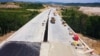 Imagine de pe unul din cele două loturi (26 km) construite de compania românească UMB pe autostrada Transilvania, al căror stadiu de realizare este de peste 80%.