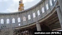 Arkadagda gurulýan 'iň uly metjit'