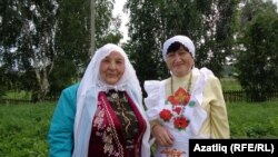 Бектыш авылы вәкилләре Сания (с) һәм Әнисә Касимовалар