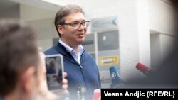 Александар Вучиќ по гласањето на избирачкото место