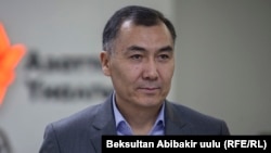 Равшан Жээнбеков.