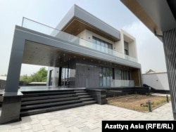 Дом предпринимателя Шамсулло оснащен солнечными панелями