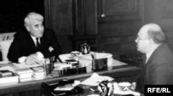 Azatlygyň müdiri Zarif Nazar prezident Saparmyrat Nyýazow bilen söhbetdeşlik wagtynda. Aşgabat, 1992.