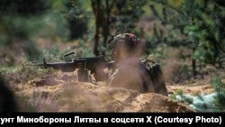 Літоўскі вайсковец на вучэньнях. Архіўнае фота