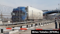 Пункт пропуска «Ак-Жол» на границе с Казахстаном. Архивное фото.
