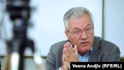 Veljanovski: Vučićeva veština nastupanja na televiziji mogla bi da se proveri samo onda kada bi on pred sobom imao novinare koji postavljaju pitanja u ime građana, u ime auditorijuma