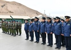 Бажы жана чек ара кызматкерлери. “Эркечтам” бекетиндеги инспектордук-кароо комплексинин ачылышында.