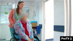 Pacient într-un spital din România - fotografie generică.