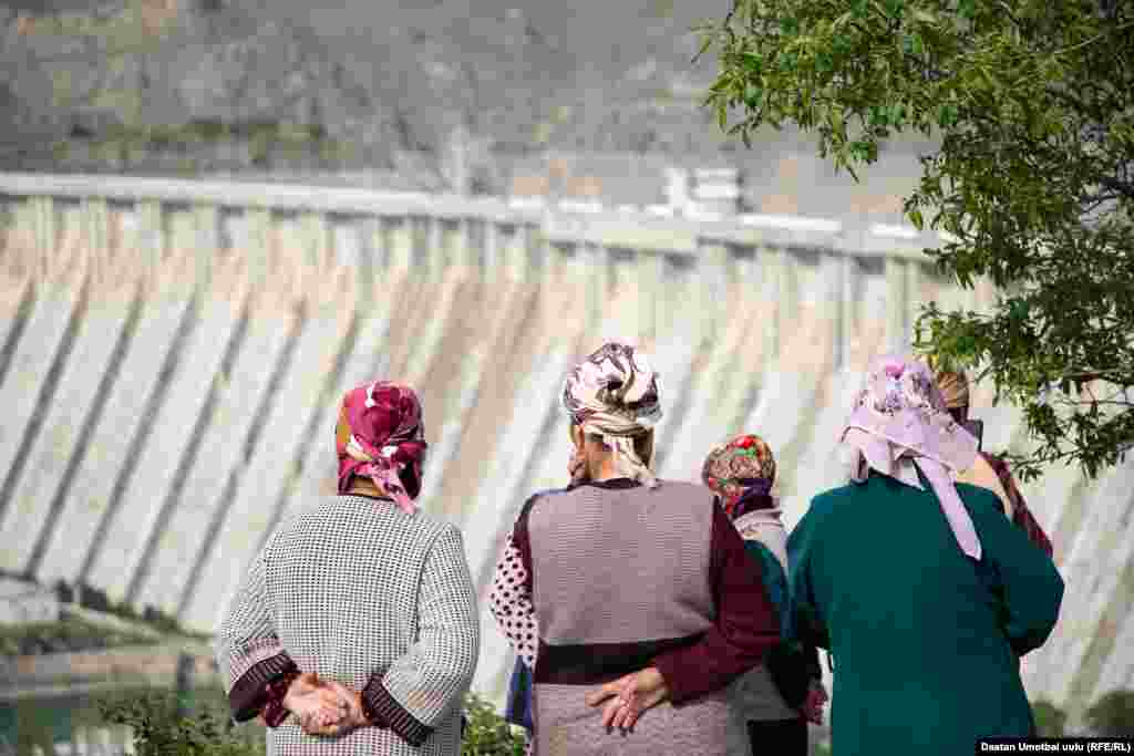 Ташиев анда бардык маселелер аймактарды алмашуу принциби менен каралып чыкканын айткан жана тараптар "Кемпир-Абад" суу сактагычынын жанындагы жер баштаган бир нече&nbsp; тилкелерди тактоодон өткөрүүнү макулдашканын билдирген.