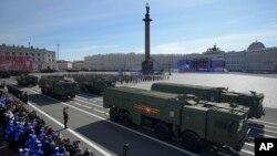 მცირე რადიუსის სარაკეტო სისტემა "ისკანდერი". სანქტ-პეტერბურგი, 9 მაისი, 2023.