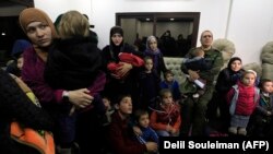 Сириянын Камышлы шаарындагы үйдө Чеченстандын жарандары. 12-ноябрь, 2017-жыл.