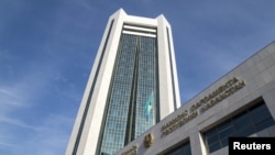 Здание парламента Казахстана в Астане