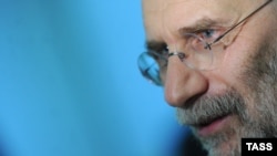 რუსი მწერალი გრიგორი ჩხარტიშვილი 