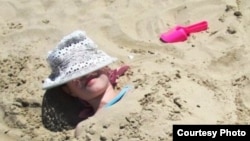 Ребенок на отдыхе в Анапе, архивное фото