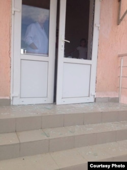 Тентү нәтиҗәсендә мәдрәсә ишекләре һәм тәрәзәләре ватылган