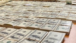 Gara bazarda dollaryň alyş-çalyş bahasy 33 manatdan geçdi