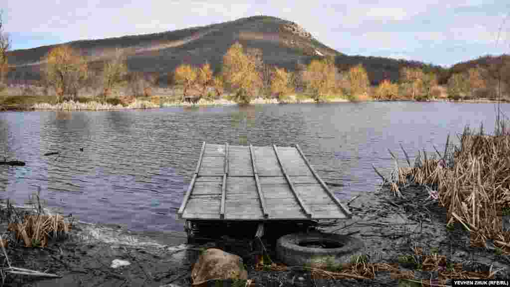 Невеликий ставок на в'їзді в село з боку траси Севастополь &ndash; Ялта, сюди часто приїжджають на відпочинок севастопольці