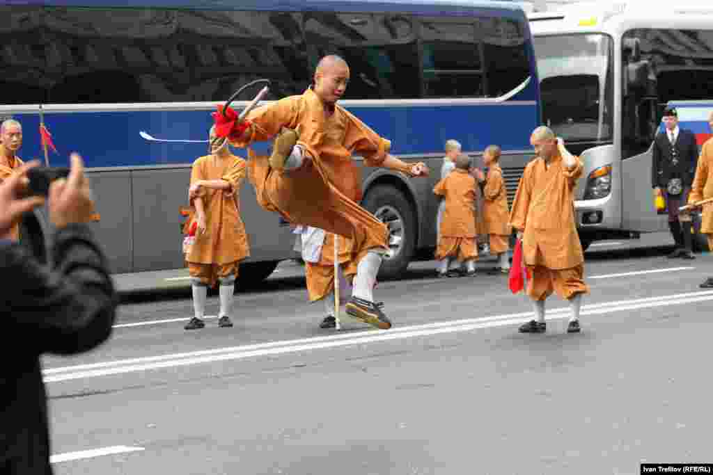 Праздник Москвы в "день тишины".&nbsp;Шаолиньские монахи в фестивале оркестров "Спасская башня"