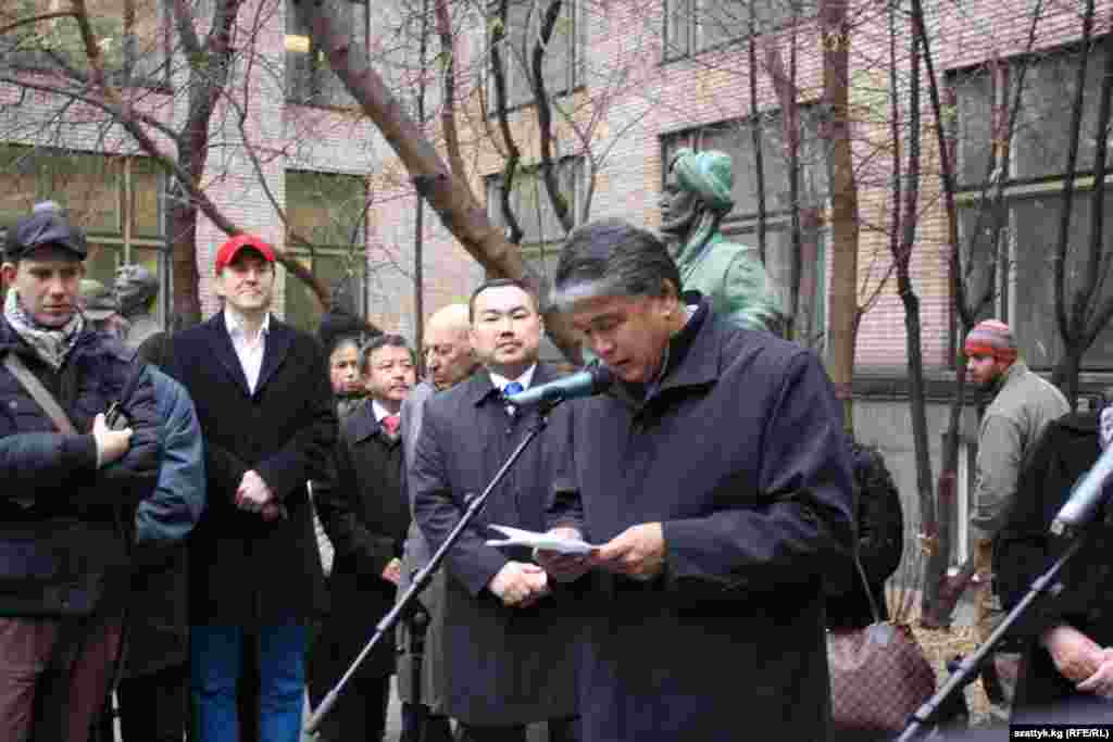 Министр культуры КР Султан Раев