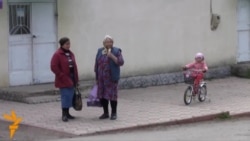 A Moldovan Village Pulled In Two Directions