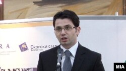 Министерот за транспорт и врски Миле Јанакиески.