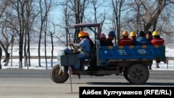 "Жунда" заводунун жумушчулары