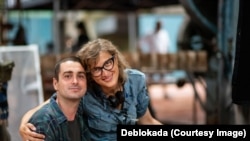 Boris Ler, koji u filmu glumi starijeg sina glavne junakinje Aide, kaže za RSE kako je uzbuđen zbog nominacije, te da je za njega to jedan od najemotivnijih trenutaka u karijeri (na fotografiji Boris Ler sa rediteljkom Jasmilom Žbanić)