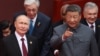 Владимир Путин и председатель КНР Си Цзиньпин после группового фото перед военным парадом в Пекине по случаю 80‑й годовщины победы над Японией и окончания Второй мировой войны, 9 сентября 2025 года