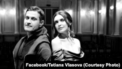 Tatyana Vlasova Seitablayevnen beraber şiiriyet aqşamları leyhasında çalıştı. O, onıñ şiirlerini oquy edi