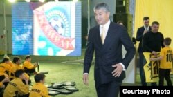 Топ-бизнесмен Кайрат Боранбаев на спортивном празднике в футбольном клубе «Кайрат». Алматы, 19 ноября 2015 года.  