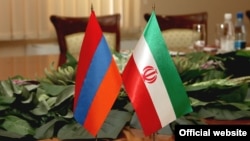  Հայաստանի և Իրանի դրոշները, արխիվ