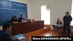 Прокурор Адгур Амичба (слева), адвокат Инга Габелаиа и Ахра Авидзба