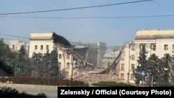 Будынак Херсонскай абласной дзяржаўнай адміністрацыі, разбураны расейскай авіяцыяй. Чэрвень 2025 году