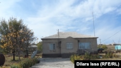 Мауленовдордун Казыгурт айылындагы ээнсиреп калган үйү.