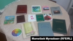 Бахаи коомунун китептери.