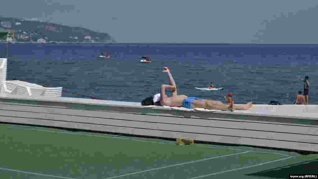 Їхні набережні обладнані з максимальним комфортом &ndash; м'яке покриття, зручні лавочки та пальми