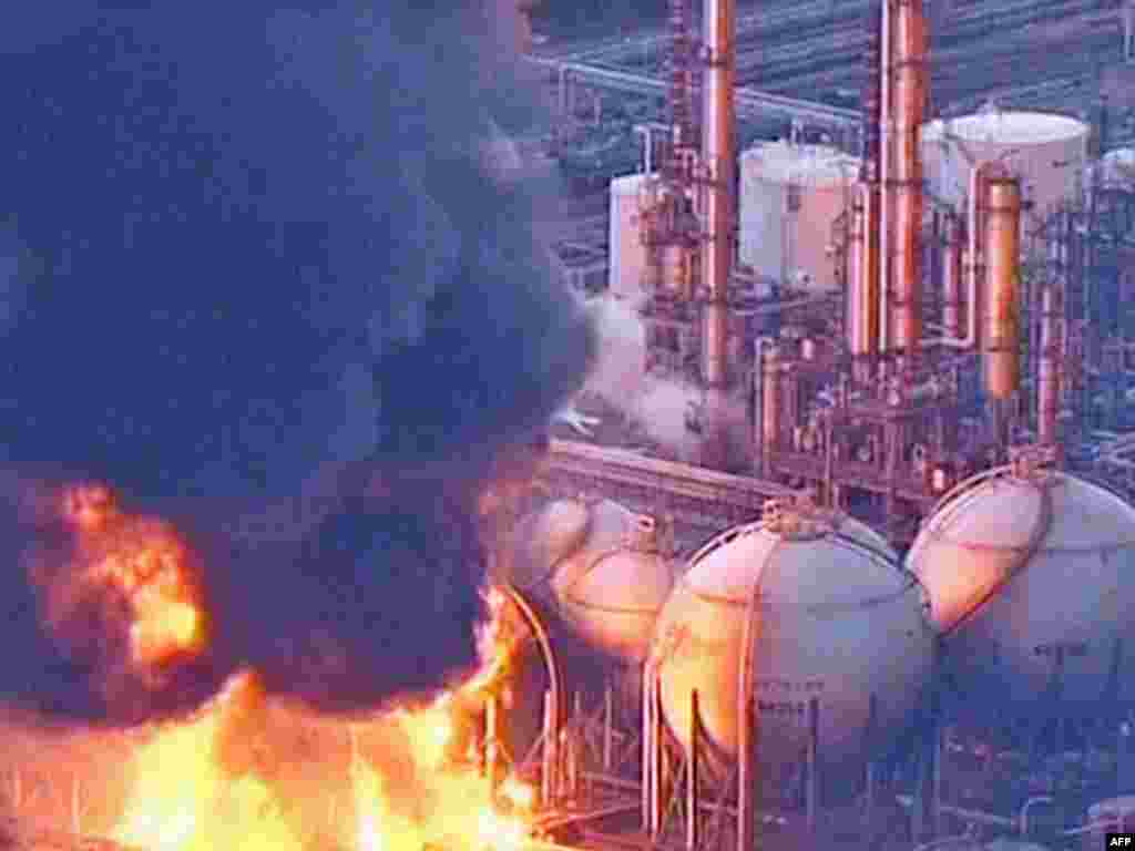 Japan -- A TV grab shows he power plant on fire following a massive 8.9-magnitude earthquake in Ishihara, 11Mar2011 - Скриншот выпуска новостей японской телекомпании NHK 11 марта 2011 года показывает пожар на электростанции в Исихара. AFP PHOTO / HO / NHK