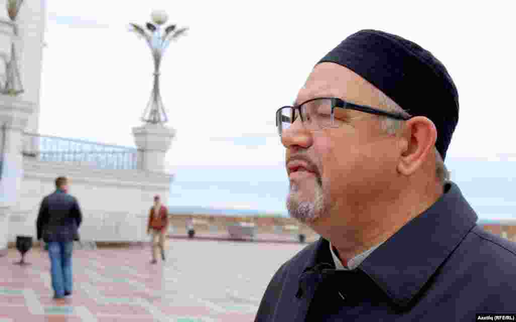 Русия ислам университеты ректоры Рәфыйк Мөхәммәтшин журналистларга әңгәмә бирә