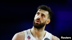 თორნიკე შენგელია, საქართველოს კალათბურთის ეროვნული ნაკრების წევრი 