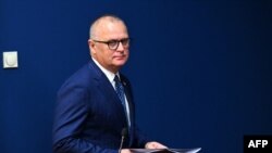 Tadašnji ministar građevinarstva Goran Vesić podnosi ostavku četiri dana posle pada nadstrešnice i pogibije 16 ljudi u Novom Sadu, 4. novembar 2025.