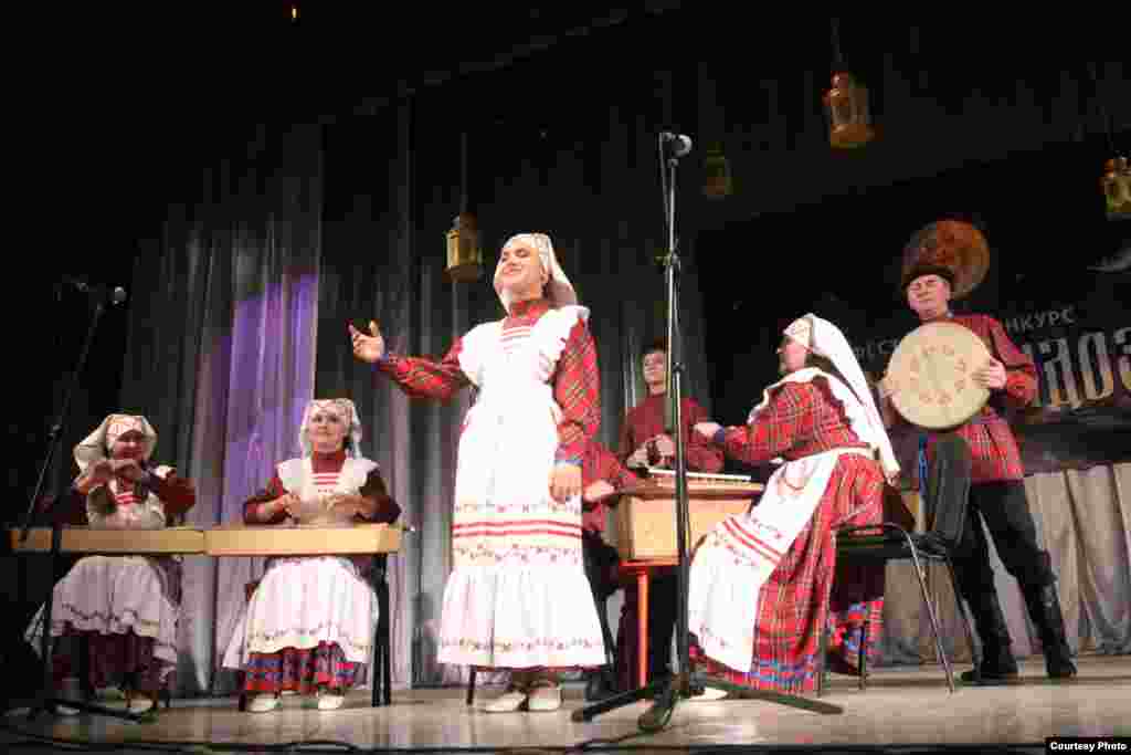 Мари Иленең Йошкар-Ола шәһәреннән "Гөсләчеләр" ансамбле