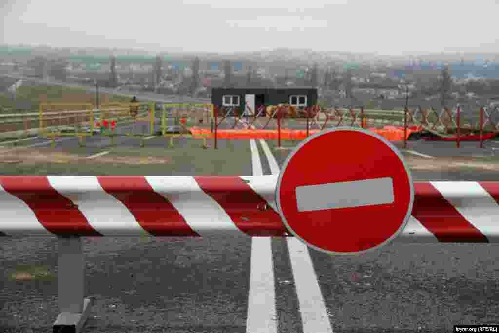 У Сімферополі почали ремонтувати ділянку об'їзної траси, на якому сталася трагедія 28 вересня.